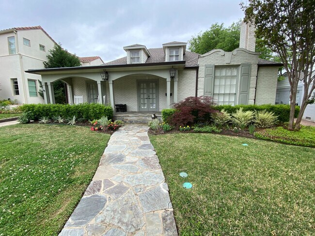 Foto del edificio - Adorable home just blocks from Colonial Co...
