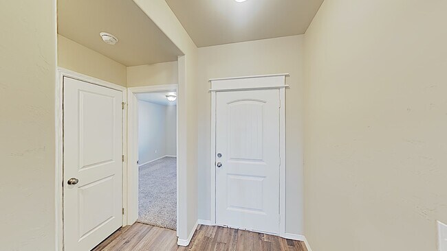 Foto del edificio - Spectacular 4 Bedroom 2 Bath Home in Great Location - Deer Creek Schools