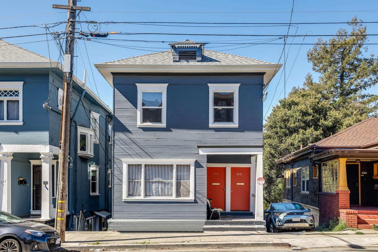 Primary Photo - 245 Oakland Ave