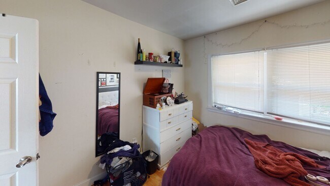 Building Photo - Unique BU Apartment