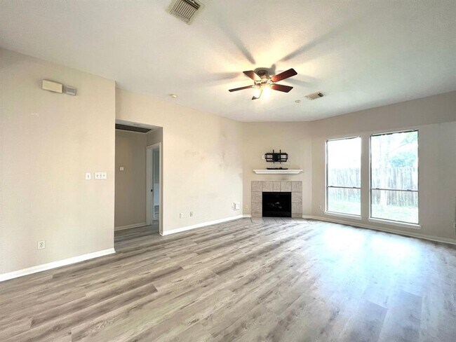 Building Photo - 6518 Broken Stone