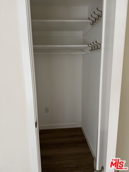 Foto del edificio - 8570 Sherwood Dr