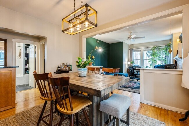 Building Photo - 1648 W Edgewater Ave