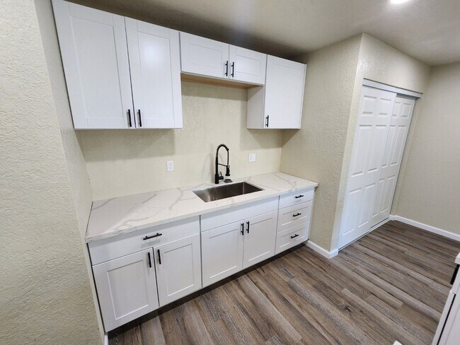 Foto del edificio - Beautiful Remodled, 4 Bedroom Home!