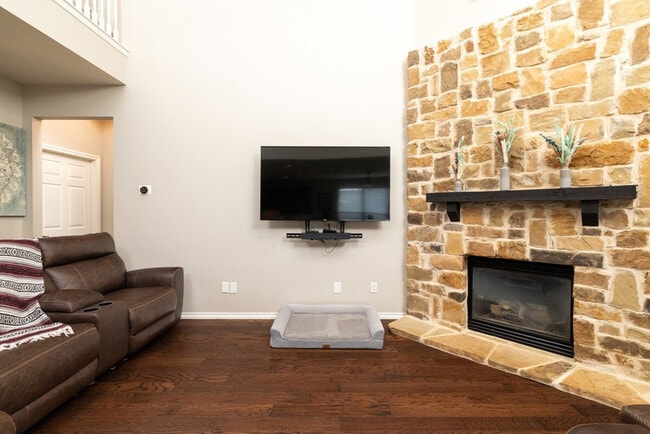 Building Photo - 8733 Shadow Trace Dr