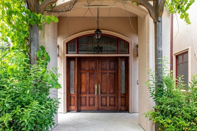 Foto del edificio - 26200 Elena Rd