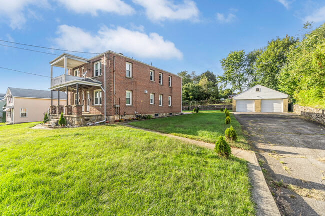 Building Photo - 26 Pilgrim Ave