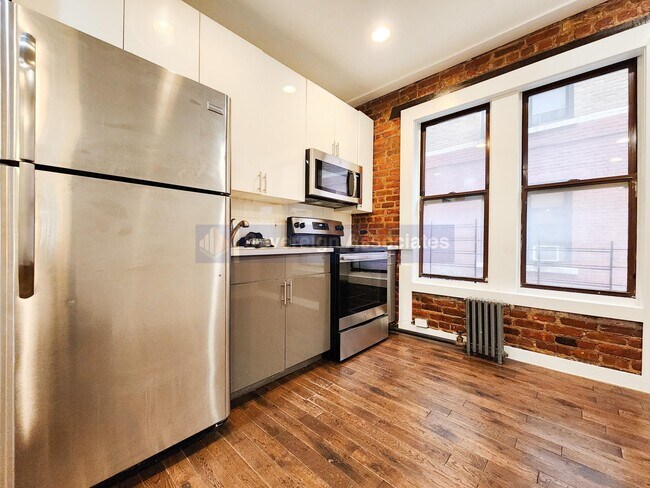 Building Photo - 14 Thayer Street