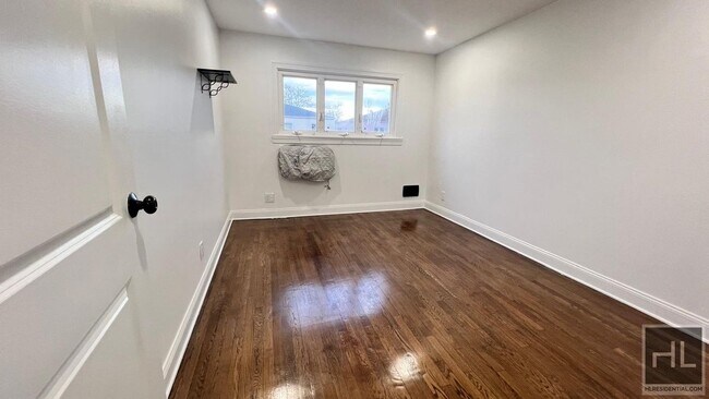 Building Photo - 256 STREET