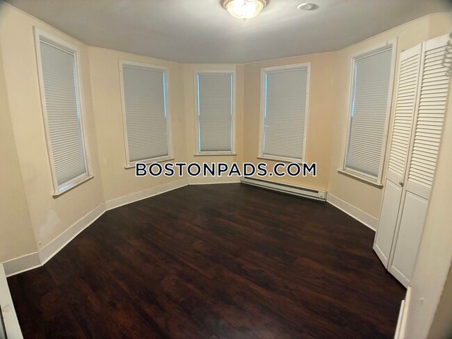 Foto del edificio - 739 Parker St