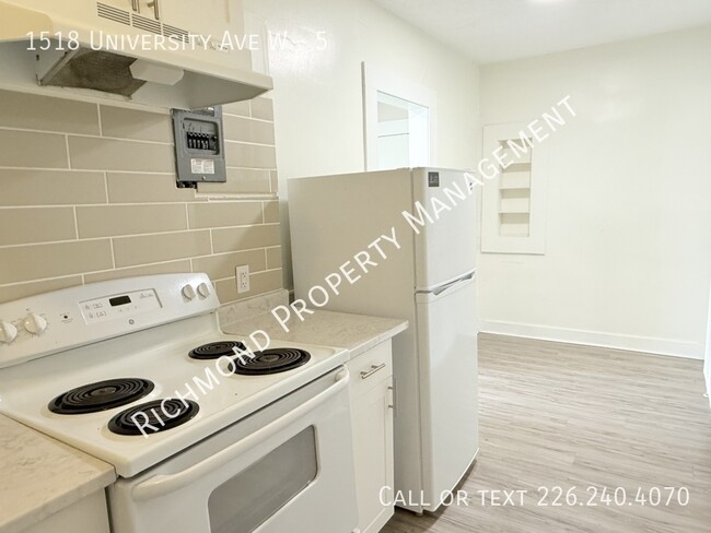 Photo du bâtiment - 1518 University Ave W