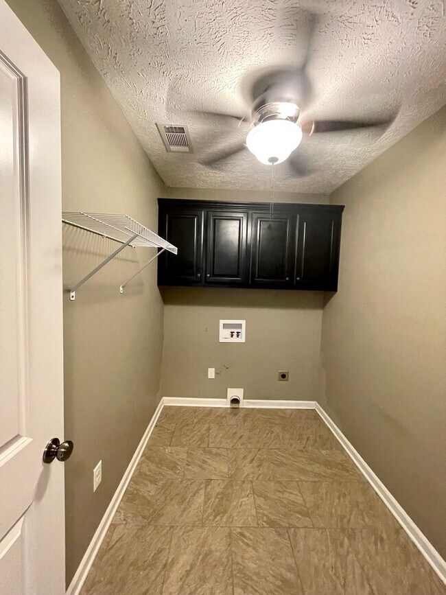 Building Photo - Where style meets comfort