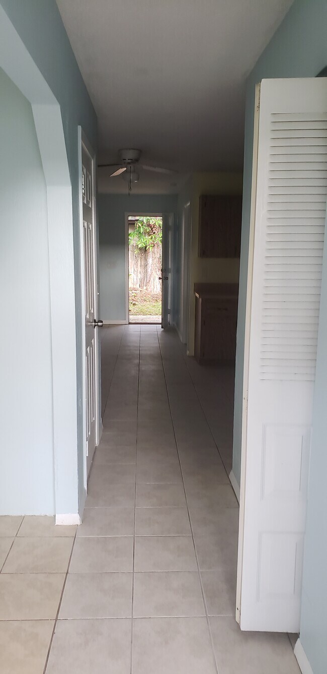 Main entry - 1561 Sunset Ln
