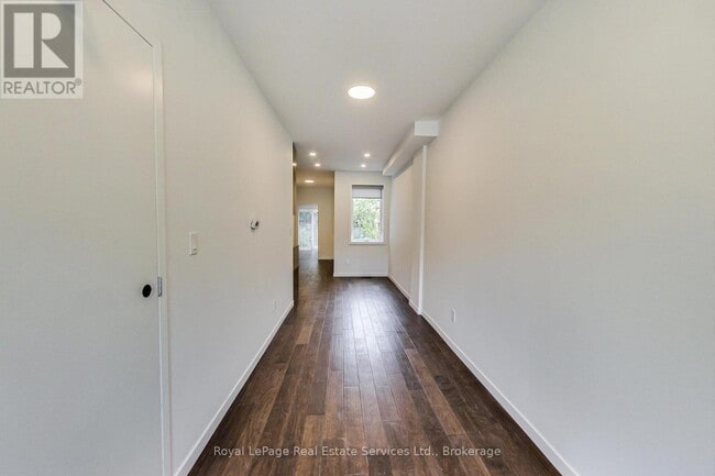 Building Photo - 846 Carlaw Ave
