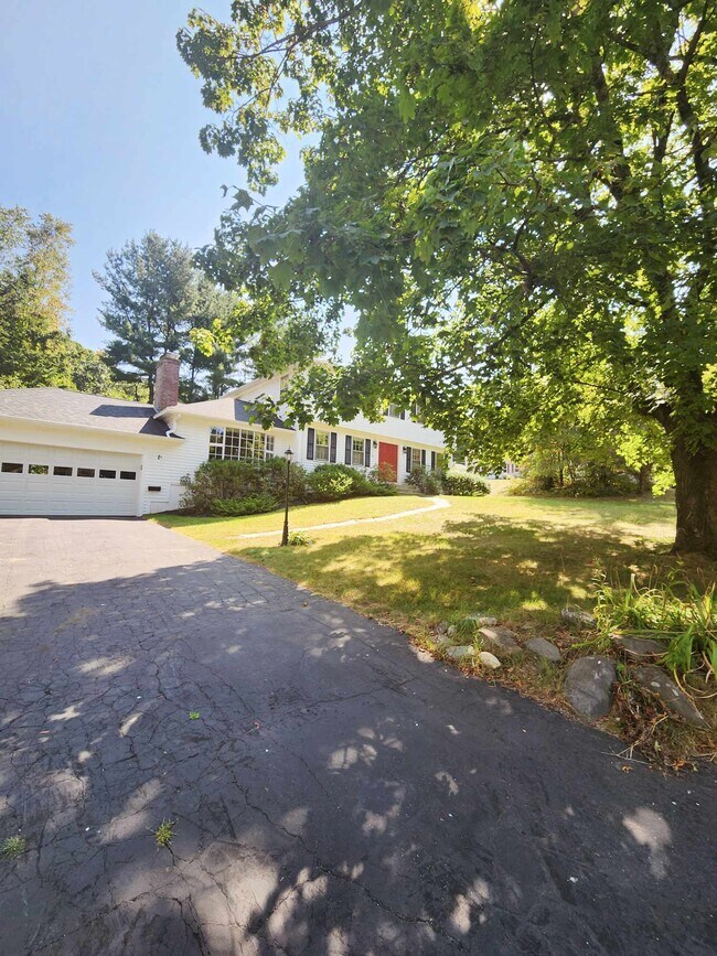 Building Photo - 18 Townsend Dr