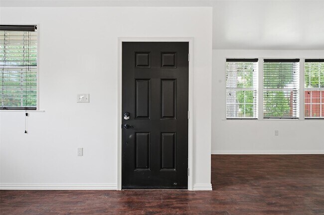 Foto del edificio - 7606 Williamson Creek Drive