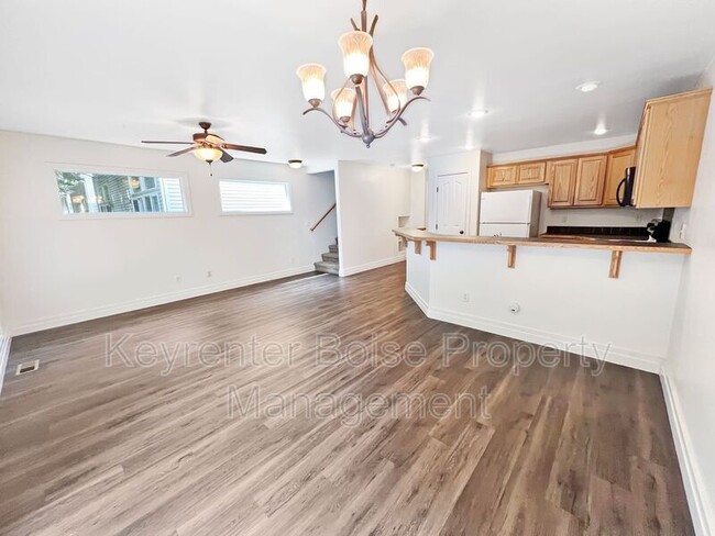 Foto del edificio - 2152 S Dorothy Ave