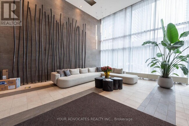 Photo du bâtiment - 72 Esther Shiner Blvd