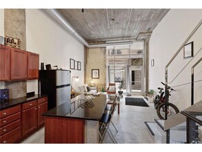 Building Photo - 521 S 7th St