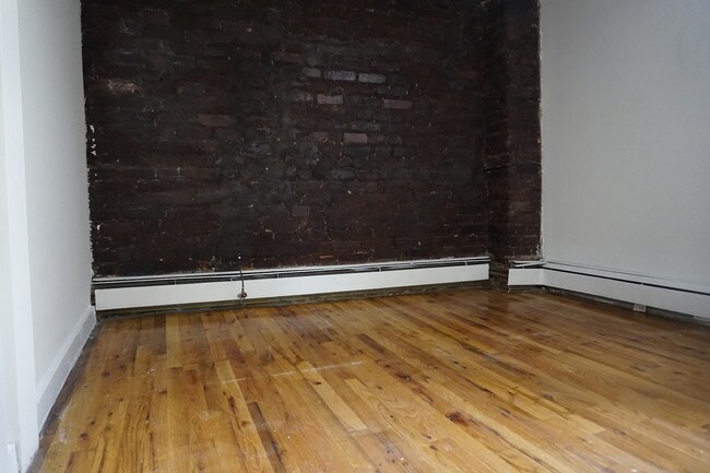 Building Photo - 172 S 2nd St