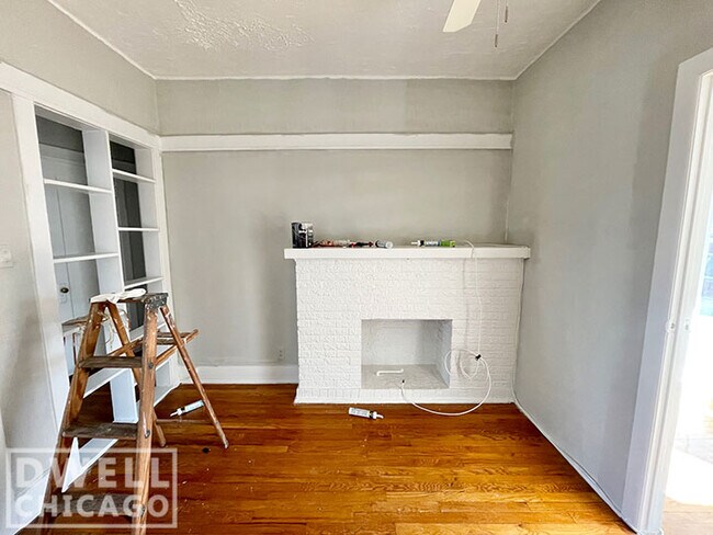 Building Photo - 6568 N Lakewood Ave