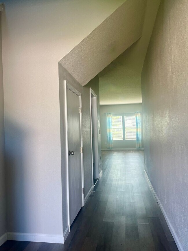 Foto del edificio - 131 Ashwood Cir