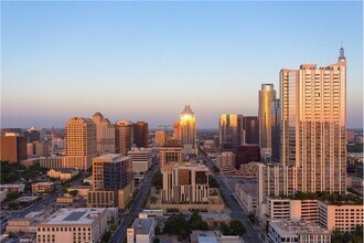 Building Photo - 800 W 5th St