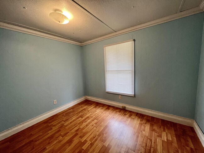 Building Photo - 100 Mandalay Dr