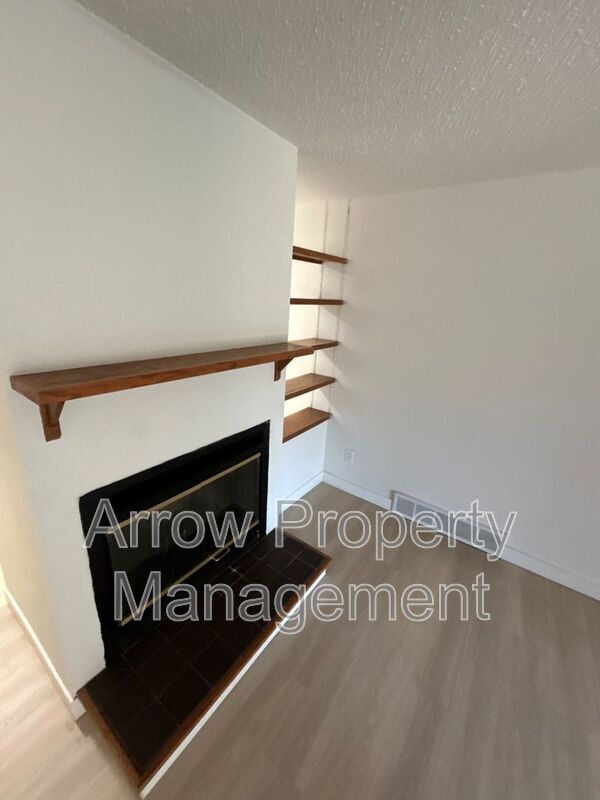 Building Photo - 205 E Arbor Ave