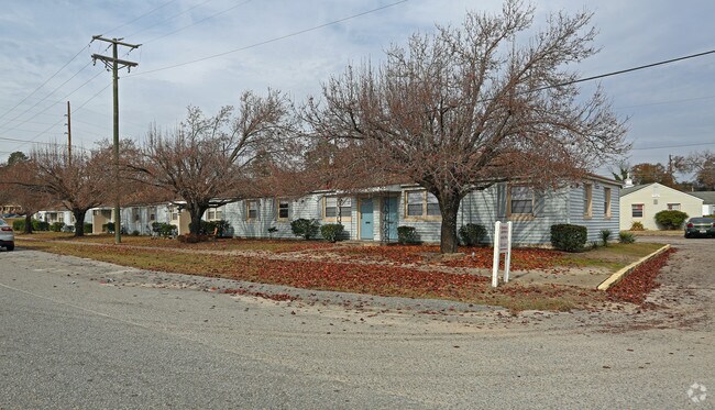Building Photo - Pinewood Apartments