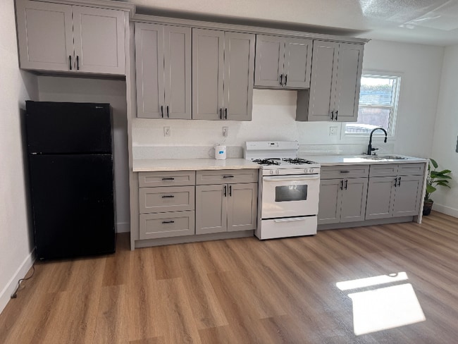 Foto del edificio - 6120 California Ave