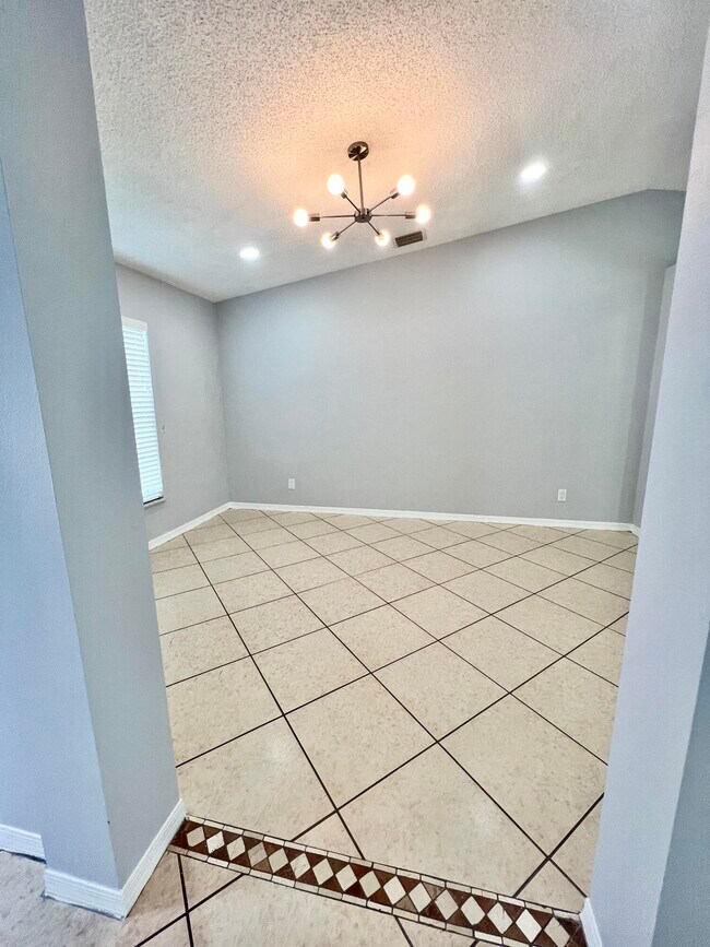 Building Photo - 1337 SE Naples Ln