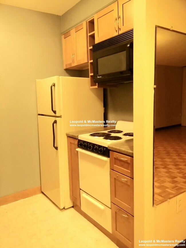 Building Photo - 566 Commonwealth Ave