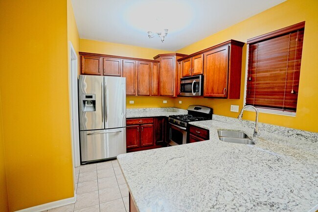 Building Photo - 470 Grosvenor Ln