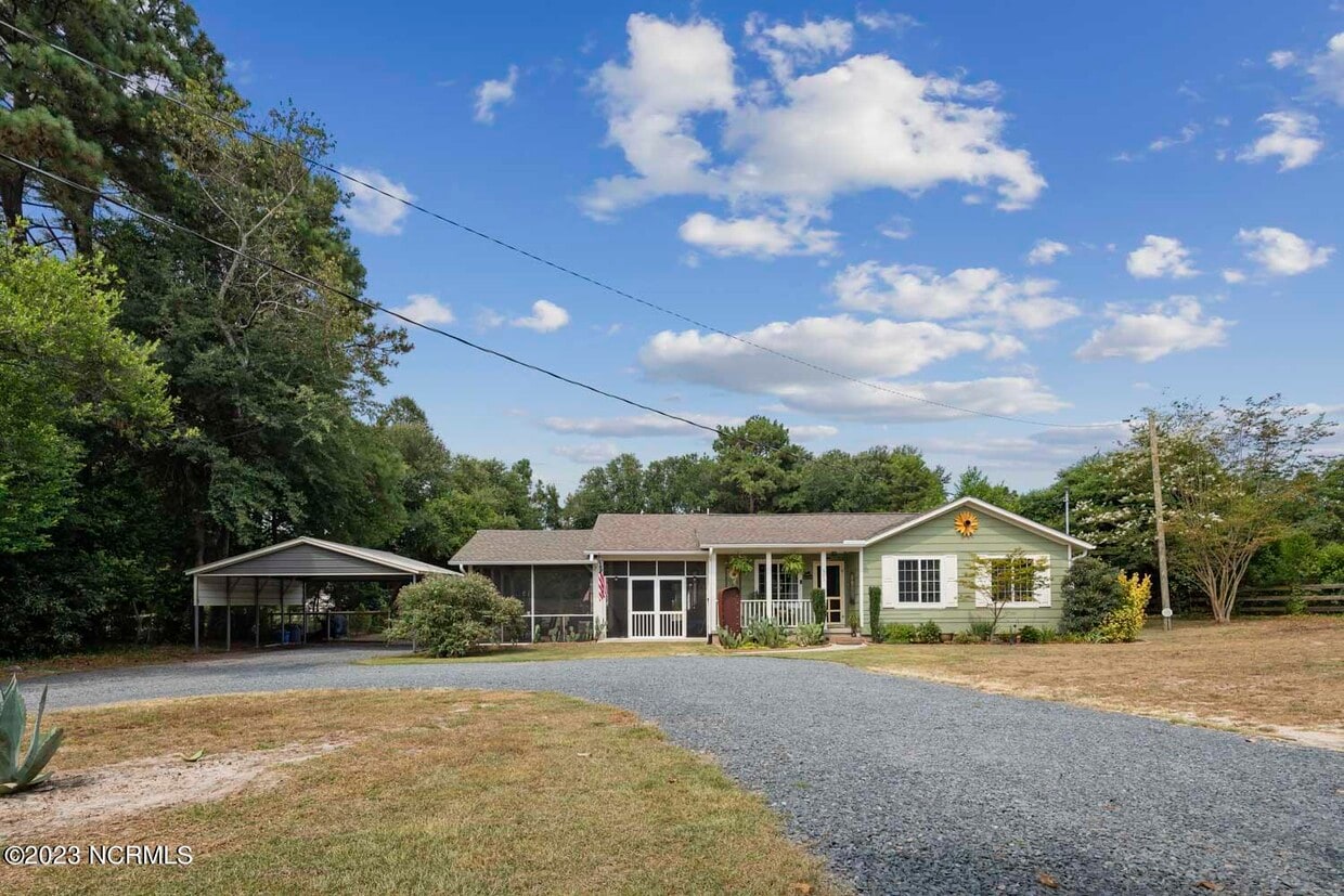 595 Yadkin Rd, Southern Pines, NC 28387 House Rental in Southern