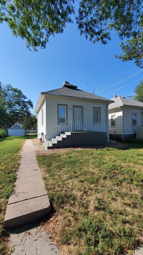 Primary Photo - 1205 Claremont St