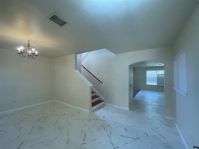 Building Photo - 5818 Linksman Ln