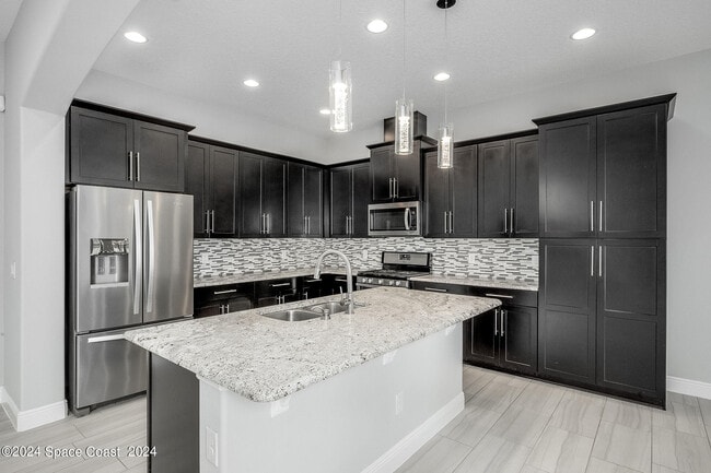 Building Photo - 2713 Rodina Dr