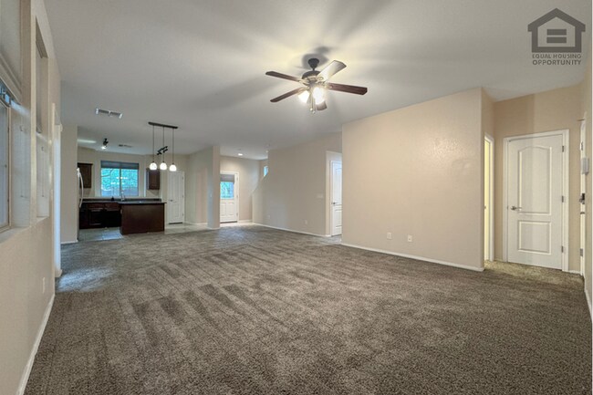 Building Photo - 3Bed/2.5Bath House at Union Hills Dr/32nd St! Ready for Immediate Move-In!