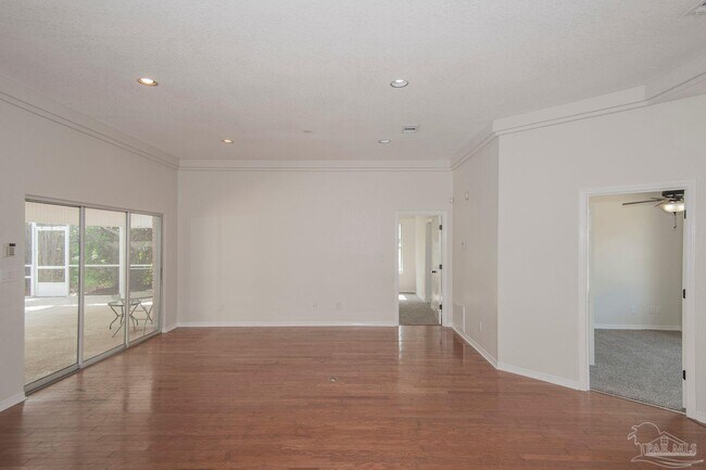 Foto del edificio - 5490 Oakmont Dr