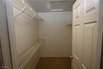 Building Photo - 8465 Blue Island Ave