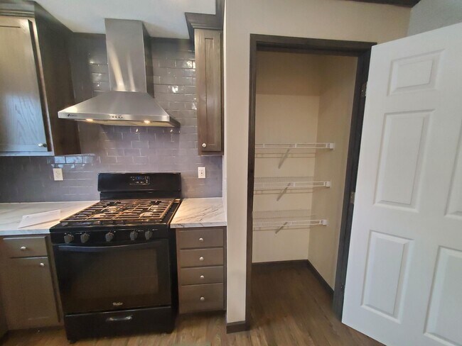 Building Photo - 6 Swallow Ct