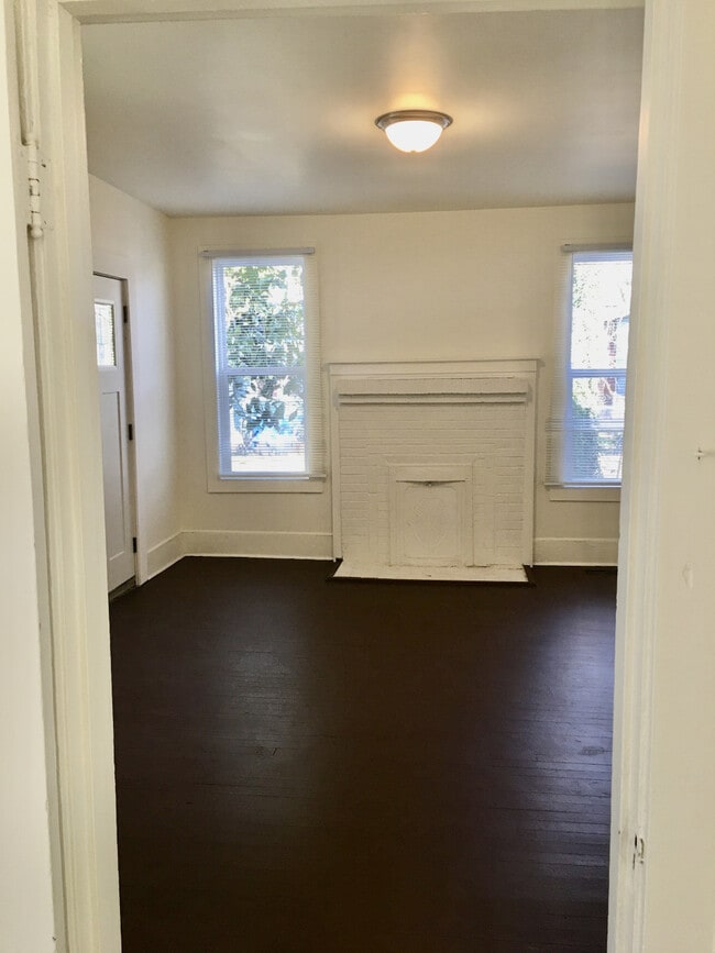 Building Photo - 1110 Grace Unit A