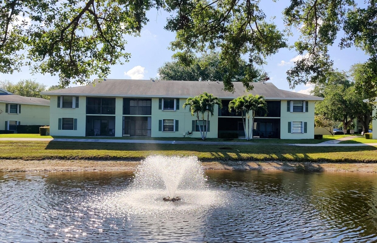 Foto principal - 701-701 Sabal Ridge Cir