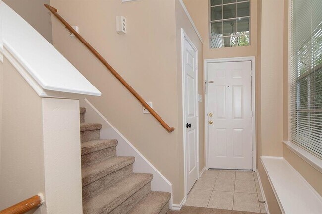 Building Photo - 262 N Walden Elms Cir