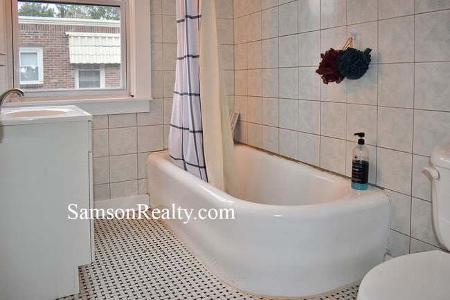 Building Photo - 40 Sessions St