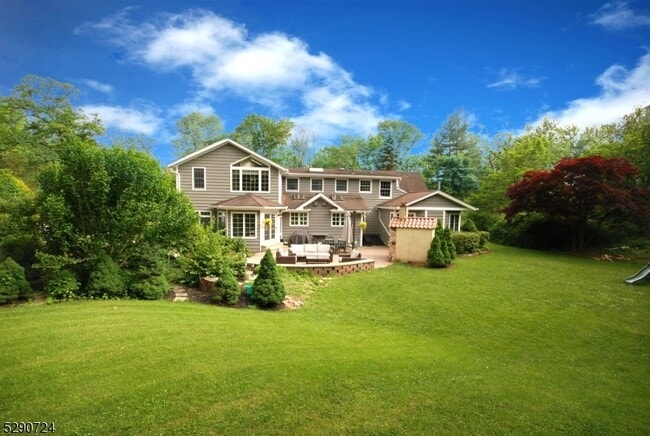 Foto del edificio - 35 Evergreen Ln