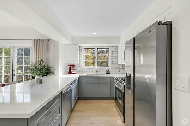 Building Photo - 1133 25th St - Parkview Santa Monica