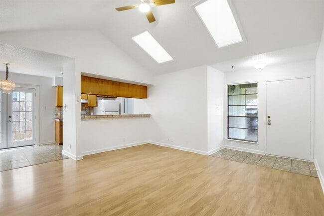 Building Photo - 10710 Topperwein Dr