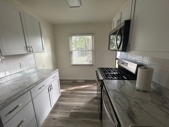 Building Photo - 1336 Goulson-